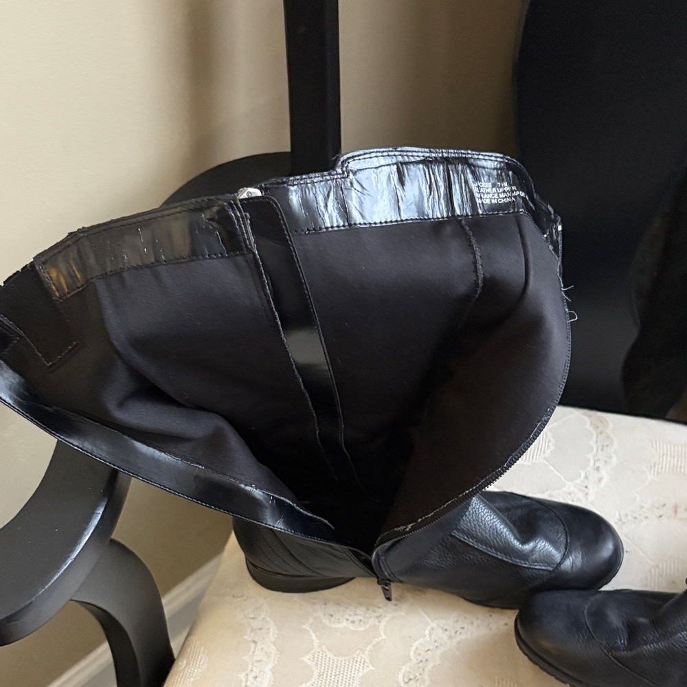 Black Leather Women's Boots - Picture 5 of 7